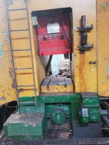 ナックルジョイントプレス Komatsu MKR 300 - 300 トン (写真 8)