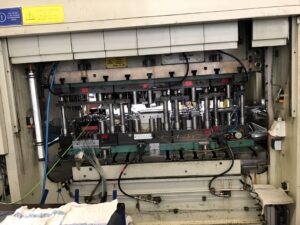 プレス機 Schuler GMO 2-315-2000-160 - 315 トン (写真 1)