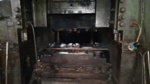 熱間鍛造プレス Kramatorsk K8548 - 6300 トン (写真 1)