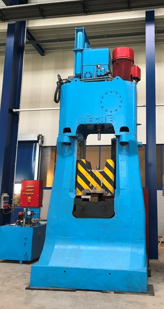 油圧鍛造ハンマー Beche KGH 3.15 - 31.5 kJ