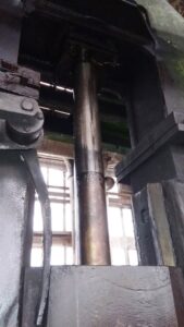 自由鍛造ハンマー Kalinin M1343A - 2 トン (写真 3)