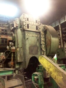 熱間鍛造プレス Komatsu CAH1000 - 1000 トン (写真 1)