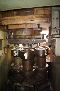 ナックルジョイントプレス TMP Voronezh K04.127.846 - 4000 トン (写真 1)