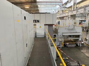 プレス機 Muller Weingarten VK 600 - 600 トン (写真 2)