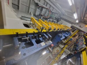 プレス機 Aida DSF-TE4-20000-730-250 - 2000 トン (写真 8)