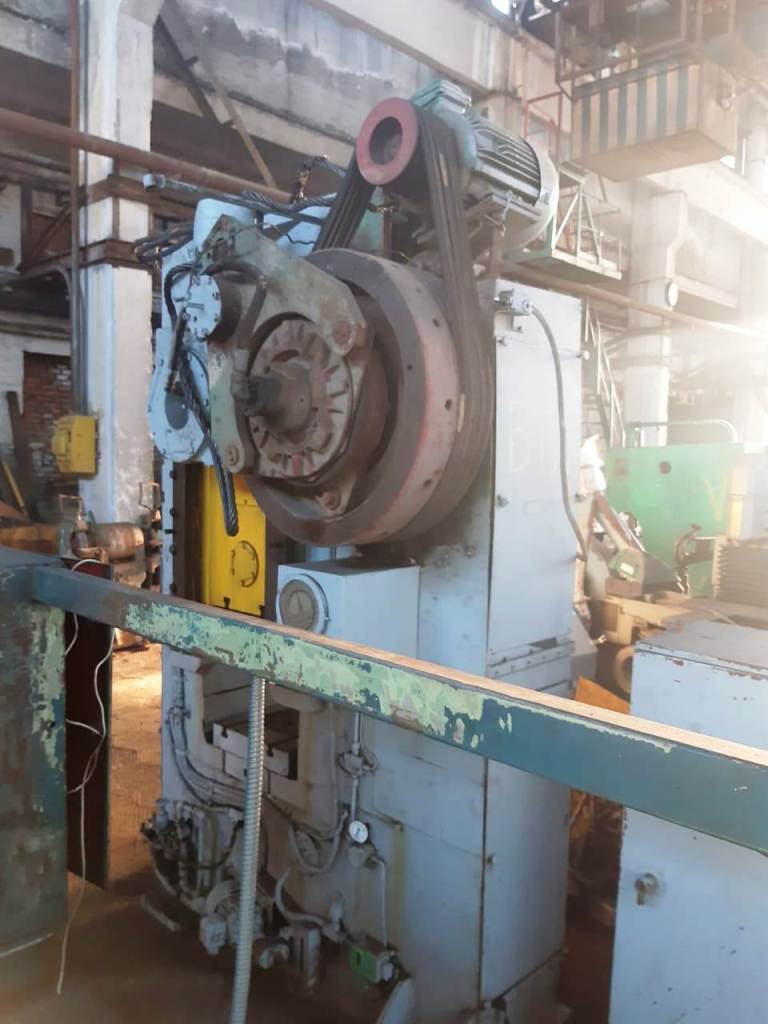 ナックルジョイントプレス Barnaul KB8334 - 250 トン