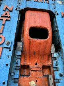 熱間鍛造プレス National Maxipres 700T - 700 トン (写真 3)