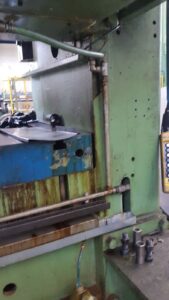 ナックルジョイントプレス Barnaul K8342 - 1600 トン (写真 1)