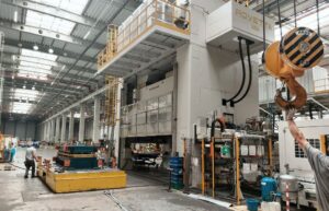 プレス機 Aida S4-20000/5500x2500/LD-ET3 - 2000 トン ID: 76379