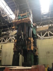 自由鍛造プレス UZTM 100MN - 10000 トン (写真 6)