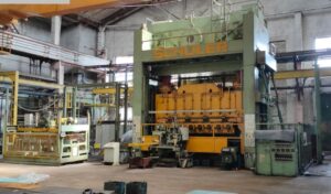プレス機 Schuler T2-1500-8-500 - 1500 トン (写真 1)