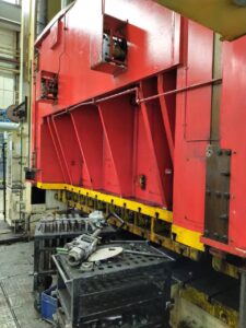 プレス機 Erfurt PYD 3-1500+1000/4500X2500/2400 FS E - 1500 トン (写真 3)