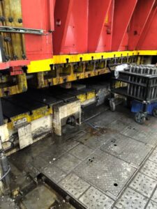 プレス機 Erfurt PYD 3-1500+1000/4500X2500/2400 FS E - 1500 トン (写真 4)