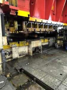 プレス機 Erfurt PYD 3-1500+1000/4500X2500/2400 FS E - 1500 トン (写真 5)