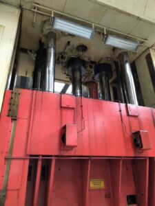 プレス機 Erfurt PYD 3-1500+1000/4500X2500/2400 FS E - 1500 トン (写真 11)