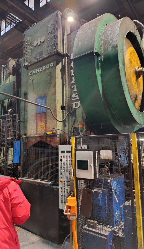 熱間鍛造プレス Komatsu CAH2000 - 2000 トン