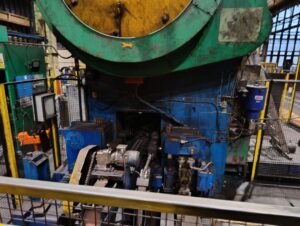 熱間鍛造プレス Komatsu CAH2000 - 2000 トン (写真 8)