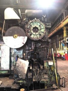 熱間鍛造プレス Komatsu CAH1600 - 1600 トン (写真 1)