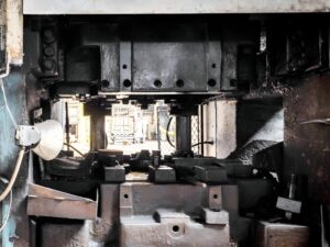 熱間鍛造プレス Smeral LZK 1600 - 1600 トン (写真 3)