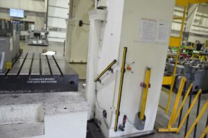 プレス機 Simpac DE4P1500 - 1500 トン (写真 1)