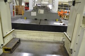 プレス機 Simpac DE4P1500 - 1500 トン (写真 3)