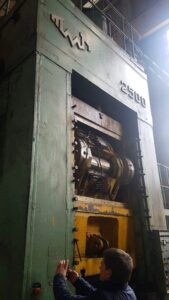 ナックルジョイントプレス TMP Voronezh K504.003.844 - 2500 トン ID: S78692