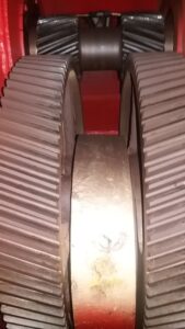 ナックルジョイントプレス Kuzlitmash KB8334 - 250 トン (写真 1)