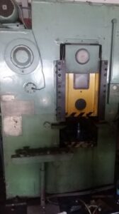 ナックルジョイントプレス Kuzlitmash KB8334 - 250 トン ID: 75485