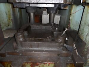 熱間鍛造プレス Smeral LZK 1600 - 1600 トン (写真 4)