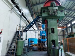 ねじプレス Vaccari PV 350 - 1200 トン (写真 8)