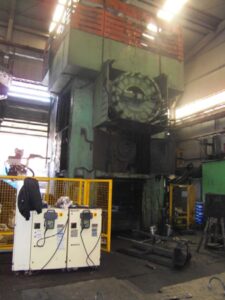 熱間鍛造プレス Smeral LZK 4000 A - 4000 トン (写真 3)