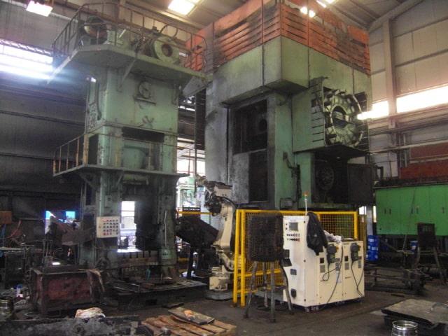 熱間鍛造プレス Smeral LZK 4000 A - 4000 トン