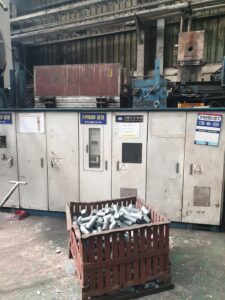 熱間鍛造プレス Hosung HFP-1300 - 1300 トン (写真 1)