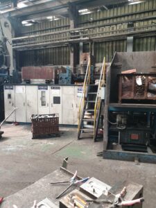 熱間鍛造プレス Hosung HFP-1300 - 1300 トン (写真 3)