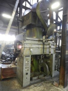 ねじプレス Vaccari 9PS - 400 トン (写真 9)