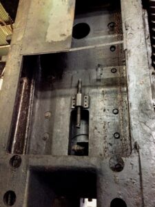 熱間鍛造プレス Smeral LZK 4000 S - 4000 トン (写真 1)