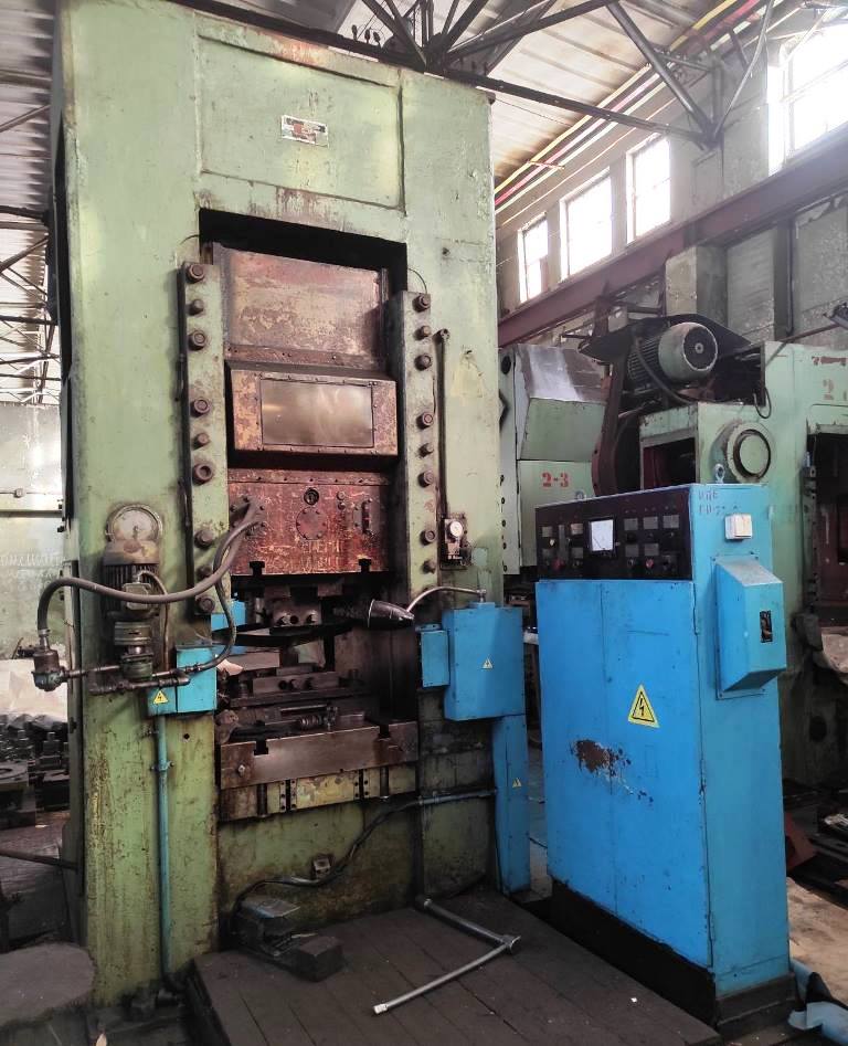 ナックルジョイントプレス Barnaul K8340 - 1000 トン