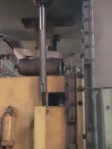 プレス機 TMP Voronezh KB3537 - 500 トン (写真 3)