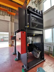 トリミングプレス Amada SDE-2025 - 200 トン (写真 1)
