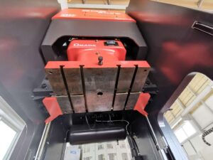 トリミングプレス Amada SDE-2025 - 200 トン (写真 3)