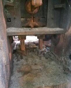 熱間鍛造プレス TMP Voronezh KB8042 - 1600 トン (写真 1)