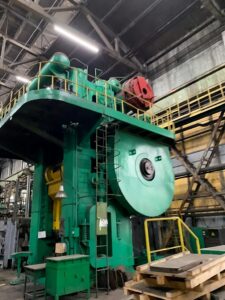 ナックルジョイントプレス Kolomna KP251 - 4000 トン (写真 3)