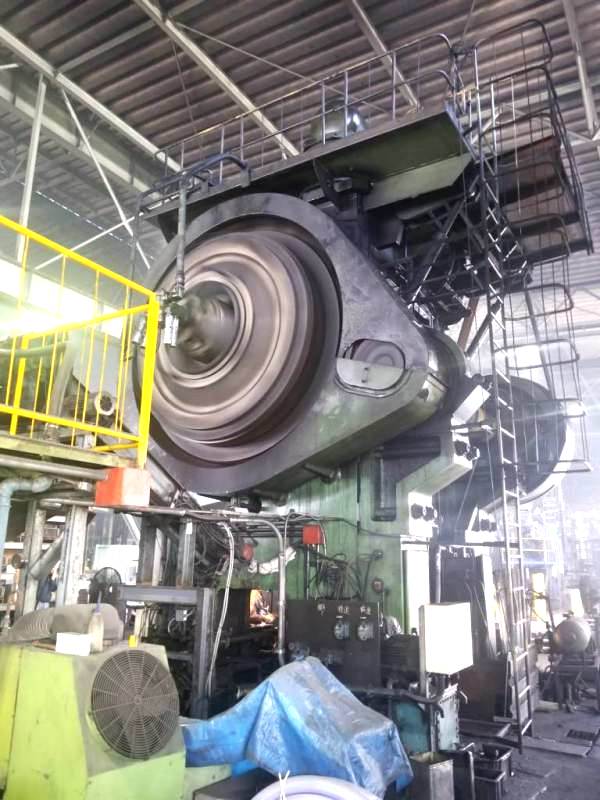 熱間鍛造プレス TMP Voronezh KB8546 - 4000 トン