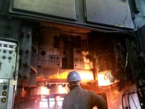 熱間鍛造プレス TMP Voronezh KB8546 - 4000 トン (写真 3)