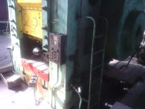 ナックルジョイントプレス TMP Voronezh K8344 - 2500 トン (写真 1)