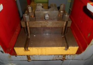 ナックルジョイントプレス Kuzlitmash KB8334 - 250 トン (写真 2)