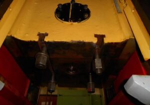 ナックルジョイントプレス Kuzlitmash KB8334 - 250 トン (写真 3)