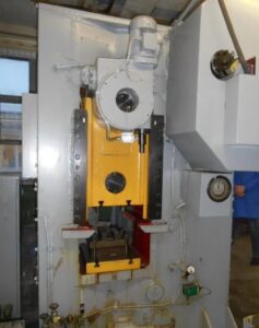 ナックルジョイントプレス Kuzlitmash KB8334 - 250 トン (写真 4)