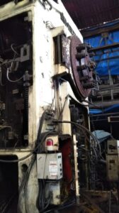 熱間鍛造プレス Smeral LZK 1000 P - 1000 トン (写真 1)