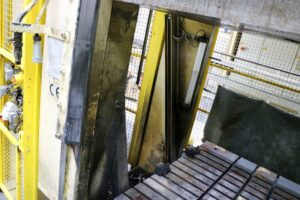 油圧プレス Siempelkamp IHF-Press 1250 - 1250 トン (写真 9)